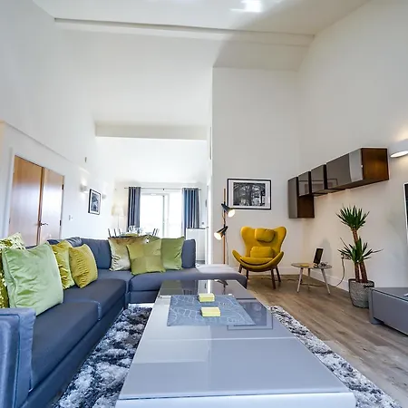 The Penthouse By The River Apartment